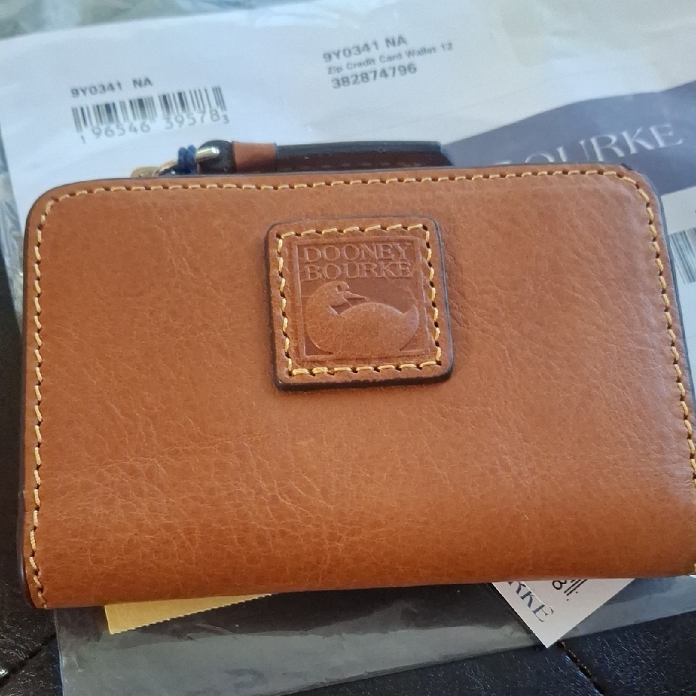 Dooney & Bourke Florentine Zip Credit Card Wallet 12 - Picture 5 of 6
